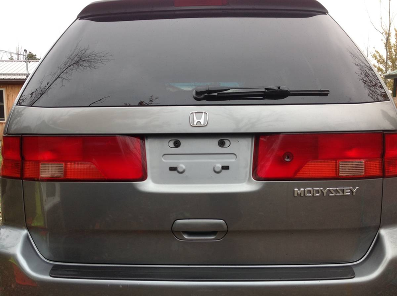 Illustration for article titled At $6,000, Would Buying This Stick Shift 2002 Honda Odyssey Be a Total Trip?
